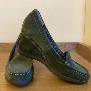 Green suede wedge. Naturalizer.  Size 5
